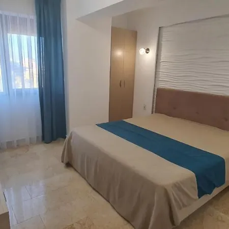 Luxury 3 Bed Boutique Mamaia Central Aparment