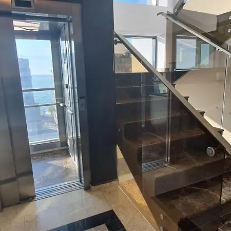 Luxury 3 Bed Boutique Mamaia Central Aparment Mamaia