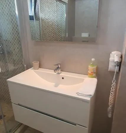 Luxury 3 Bed Boutique Mamaia Central Aparment *