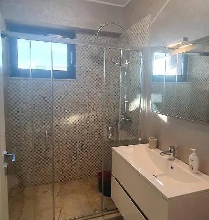 Luxury 3 Bed Boutique Mamaia Central Aparment Apartment *
